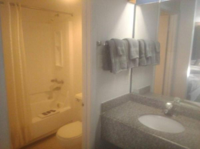 Hotel King Bed Studio 122 & Hot Tub
